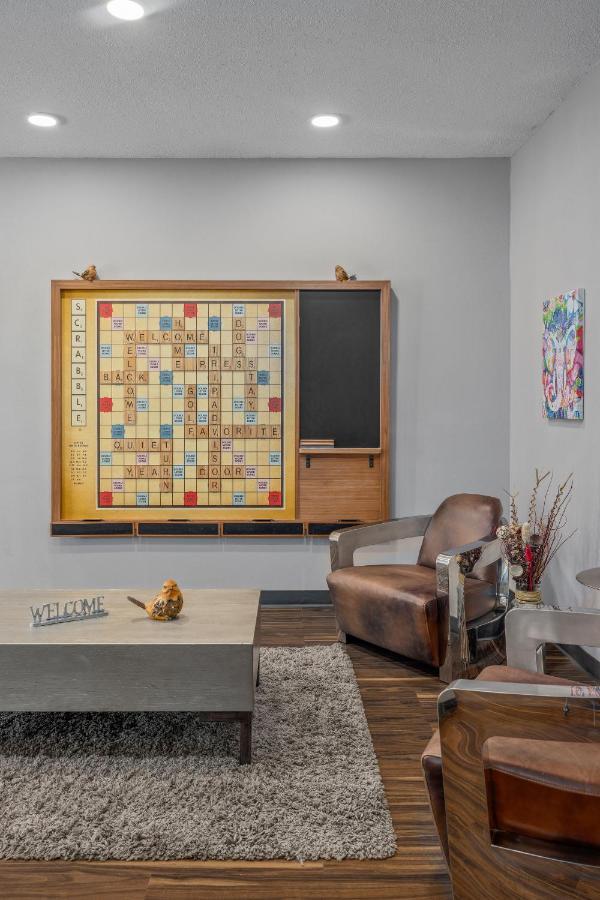 Home Inn Medicine Hat Bagian luar foto
