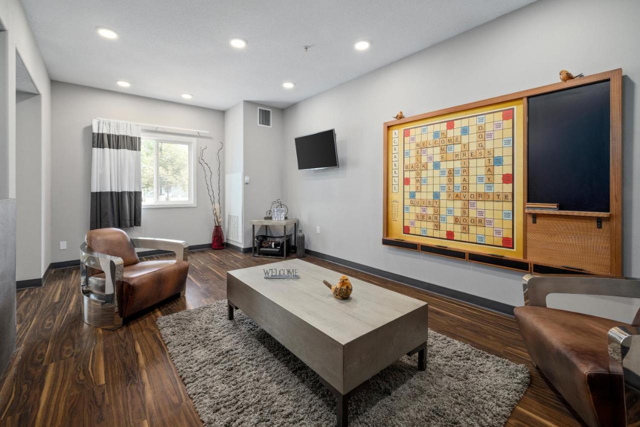 Home Inn Medicine Hat Bagian luar foto