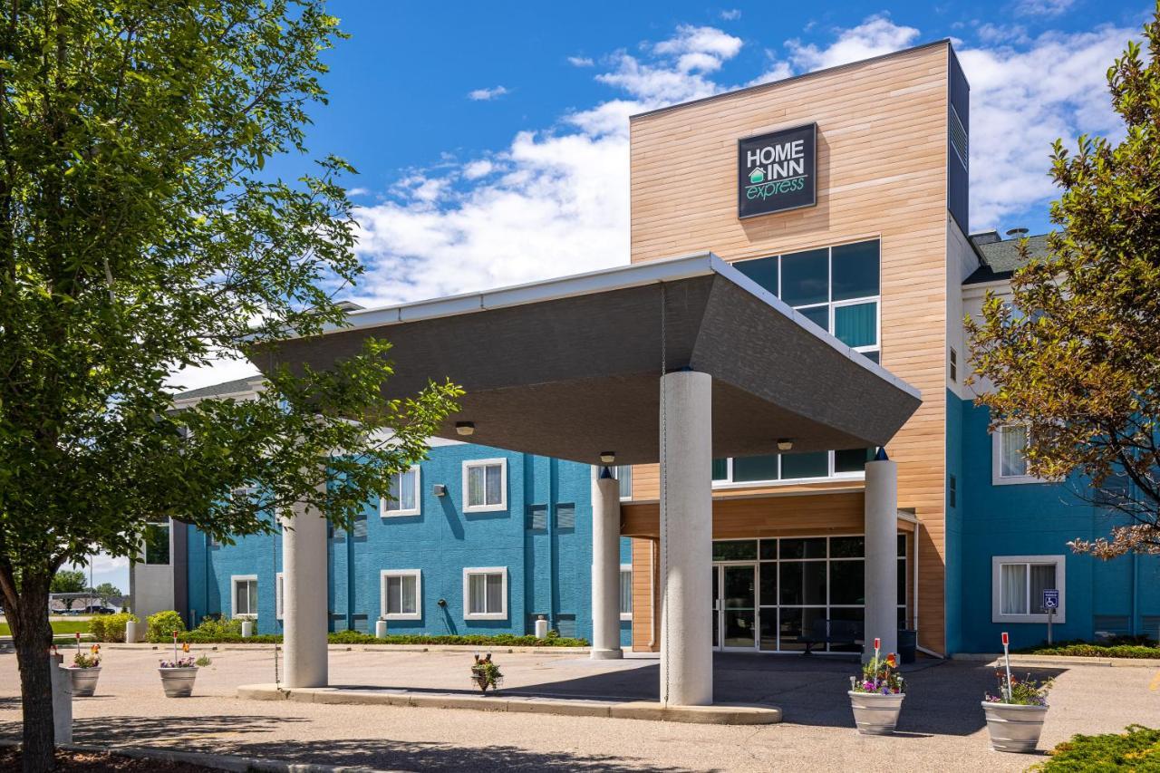 Home Inn Medicine Hat Bagian luar foto