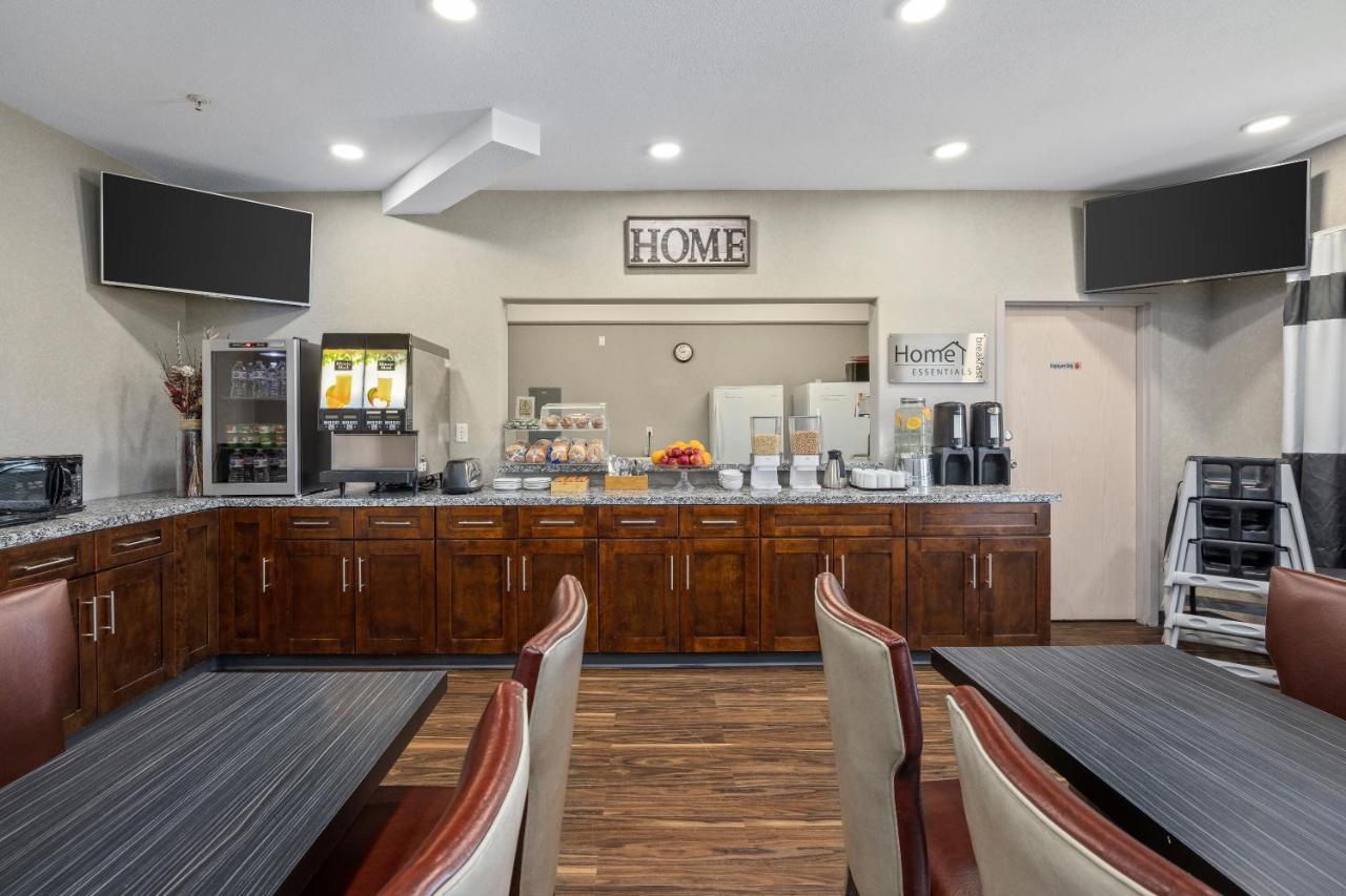 Home Inn Medicine Hat Bagian luar foto
