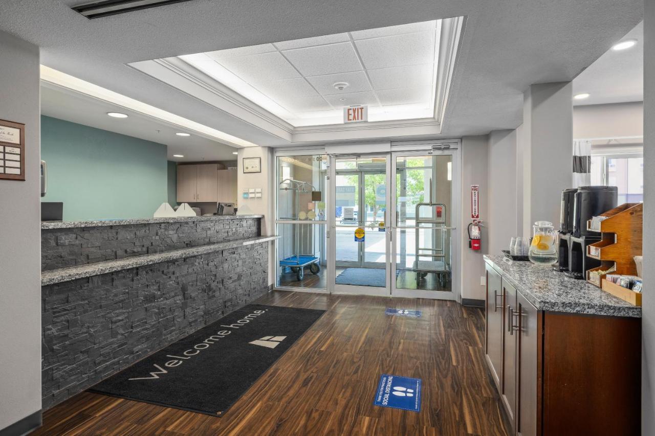 Home Inn Medicine Hat Bagian luar foto