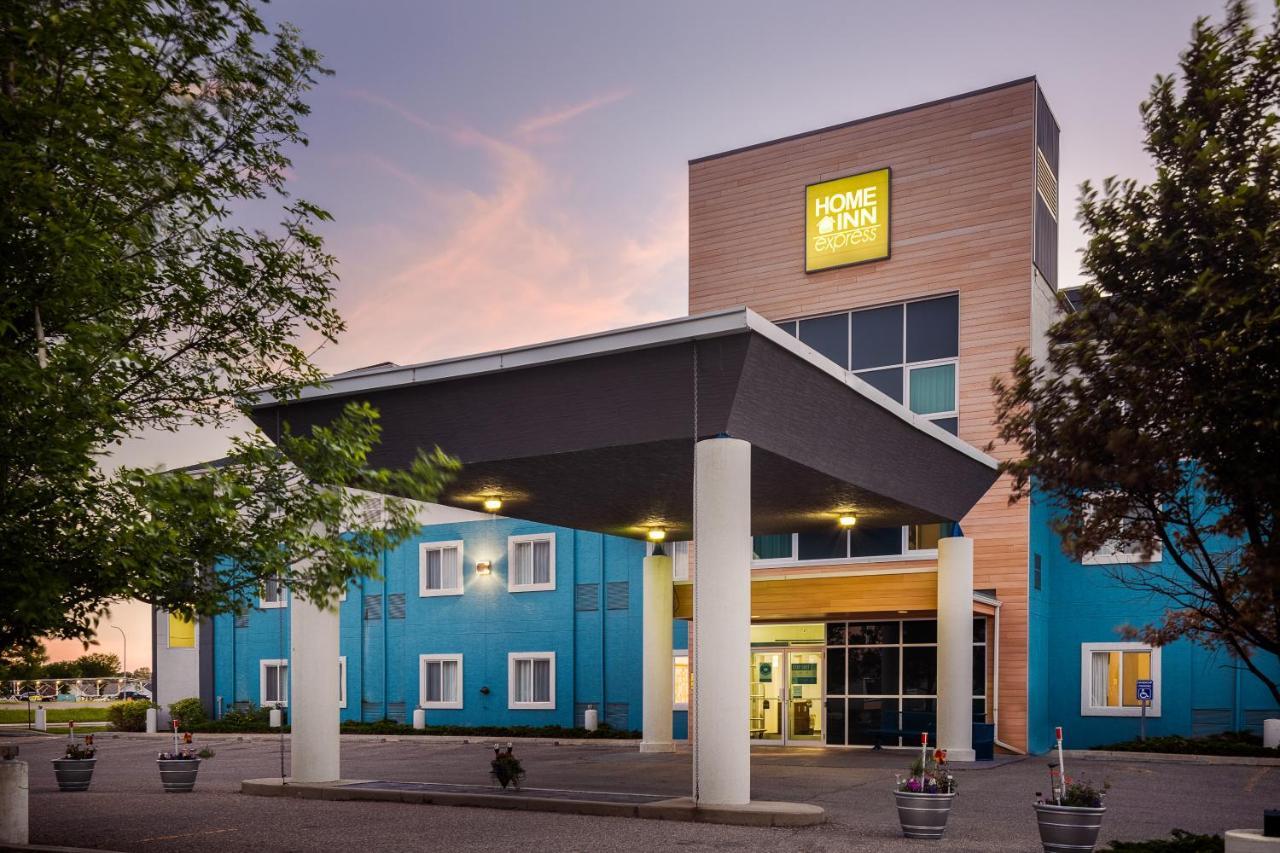 Home Inn Medicine Hat Bagian luar foto