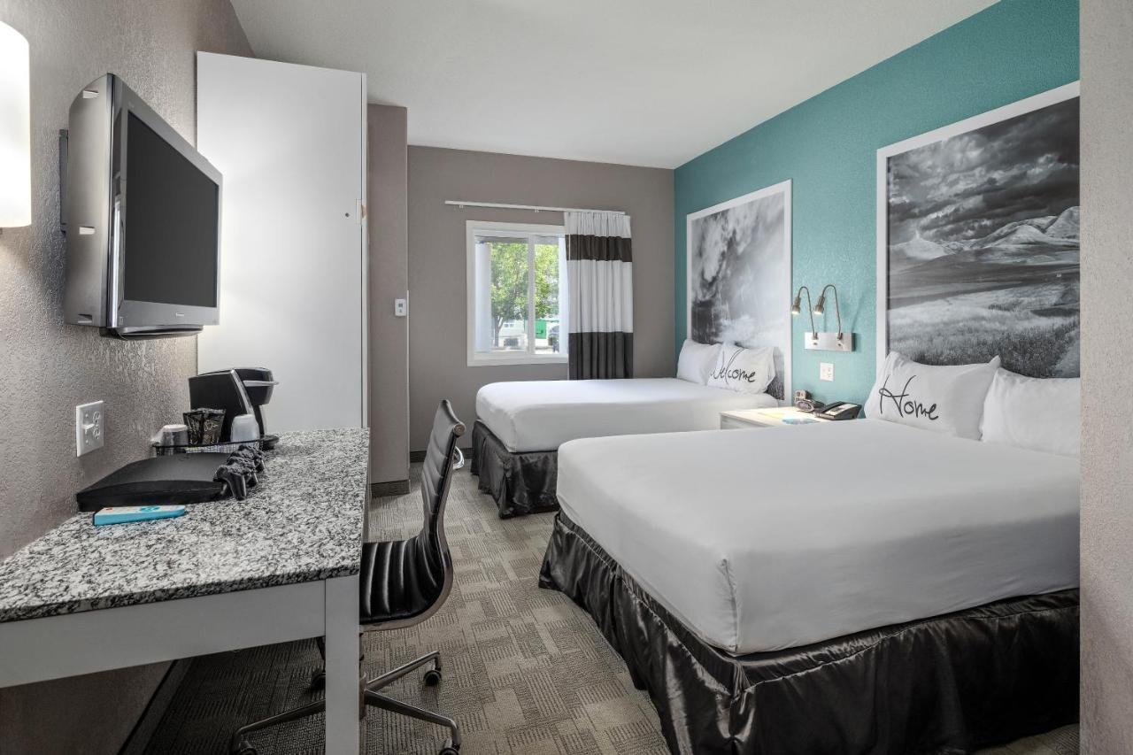 Home Inn Medicine Hat Bagian luar foto