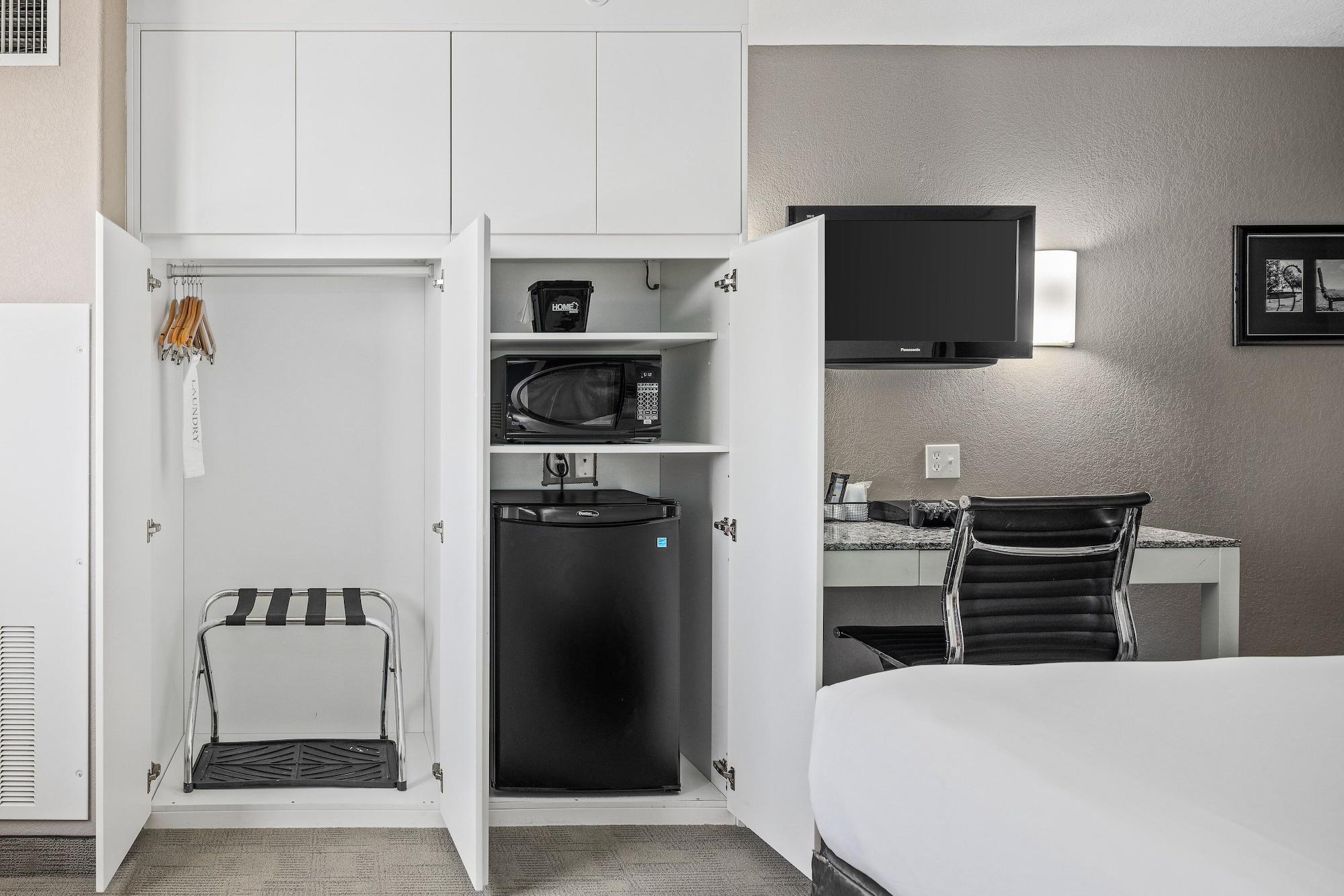 Home Inn Medicine Hat Bagian luar foto