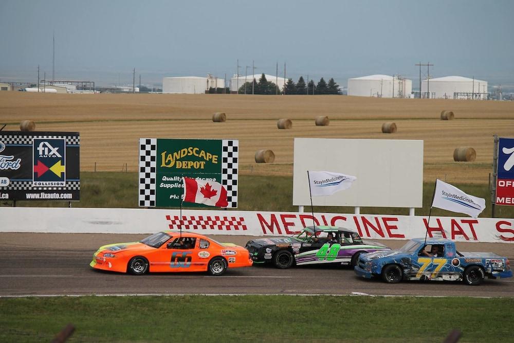 Home Inn Medicine Hat Bagian luar foto