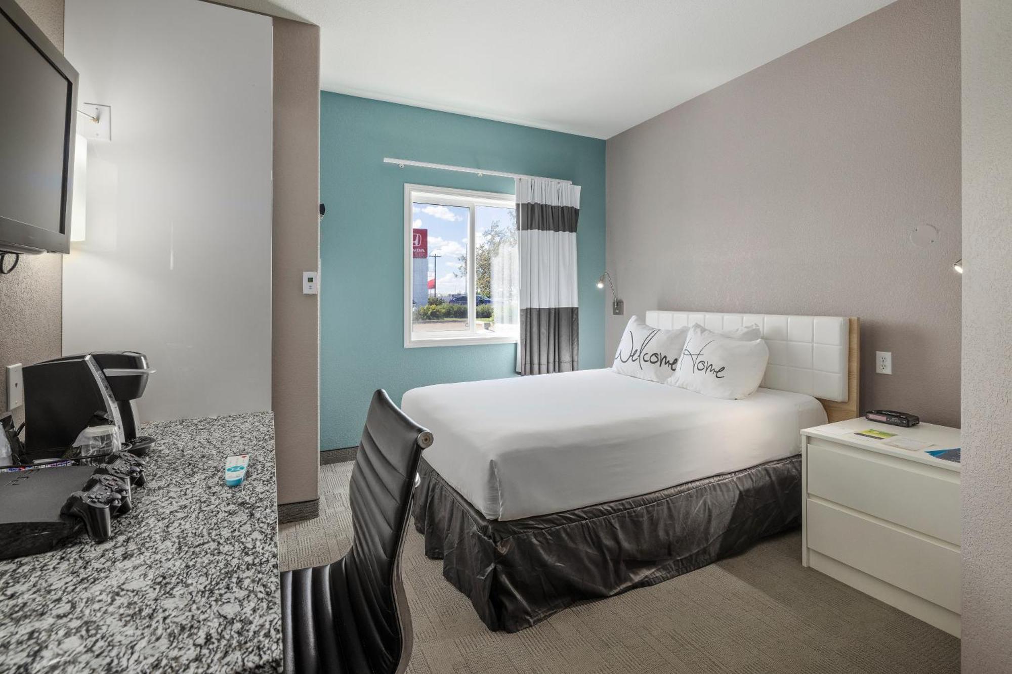 Home Inn Medicine Hat Bagian luar foto