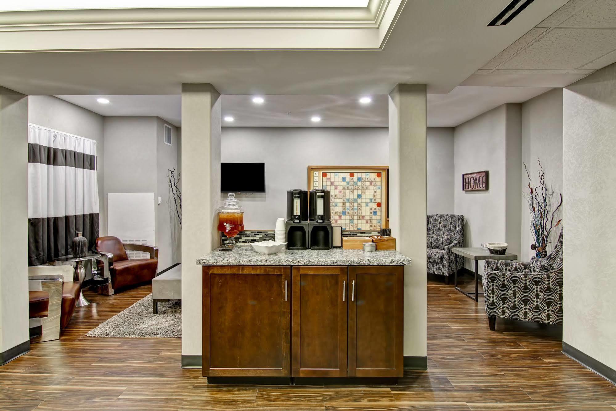 Home Inn Medicine Hat Bagian luar foto