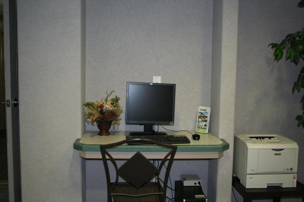 Home Inn Medicine Hat Bagian luar foto