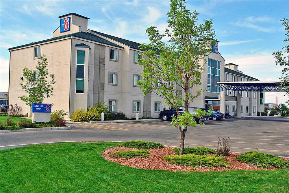 Home Inn Medicine Hat Bagian luar foto